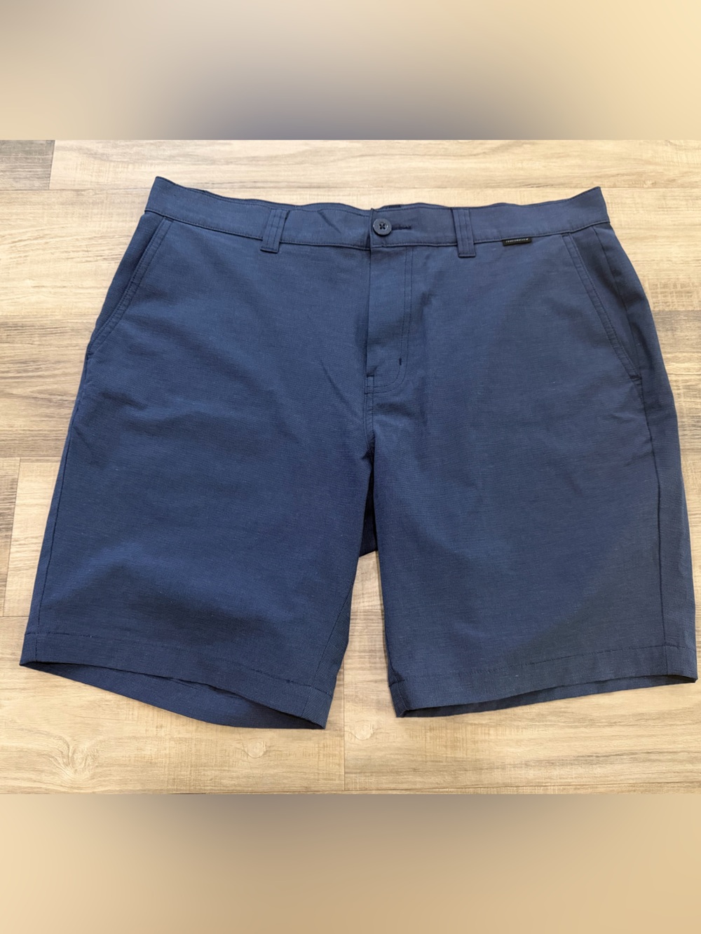 Travis Mathew Wanderlust 9” Navy Striped Shorts Size 36